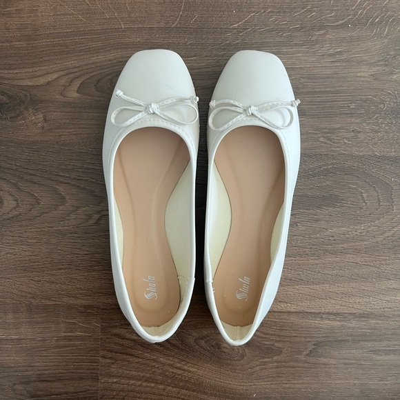 Shoes - White Ballet Flats with Bow